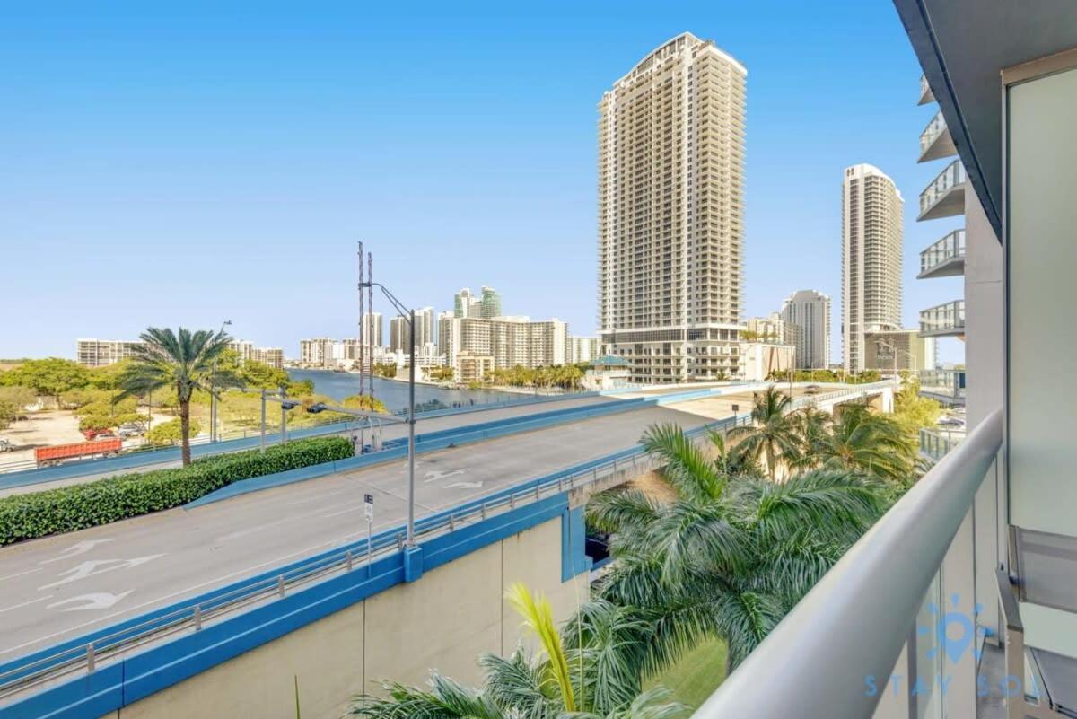 Balcony - Pool - Near Beach - Gym Hallandale Beach Exterior foto